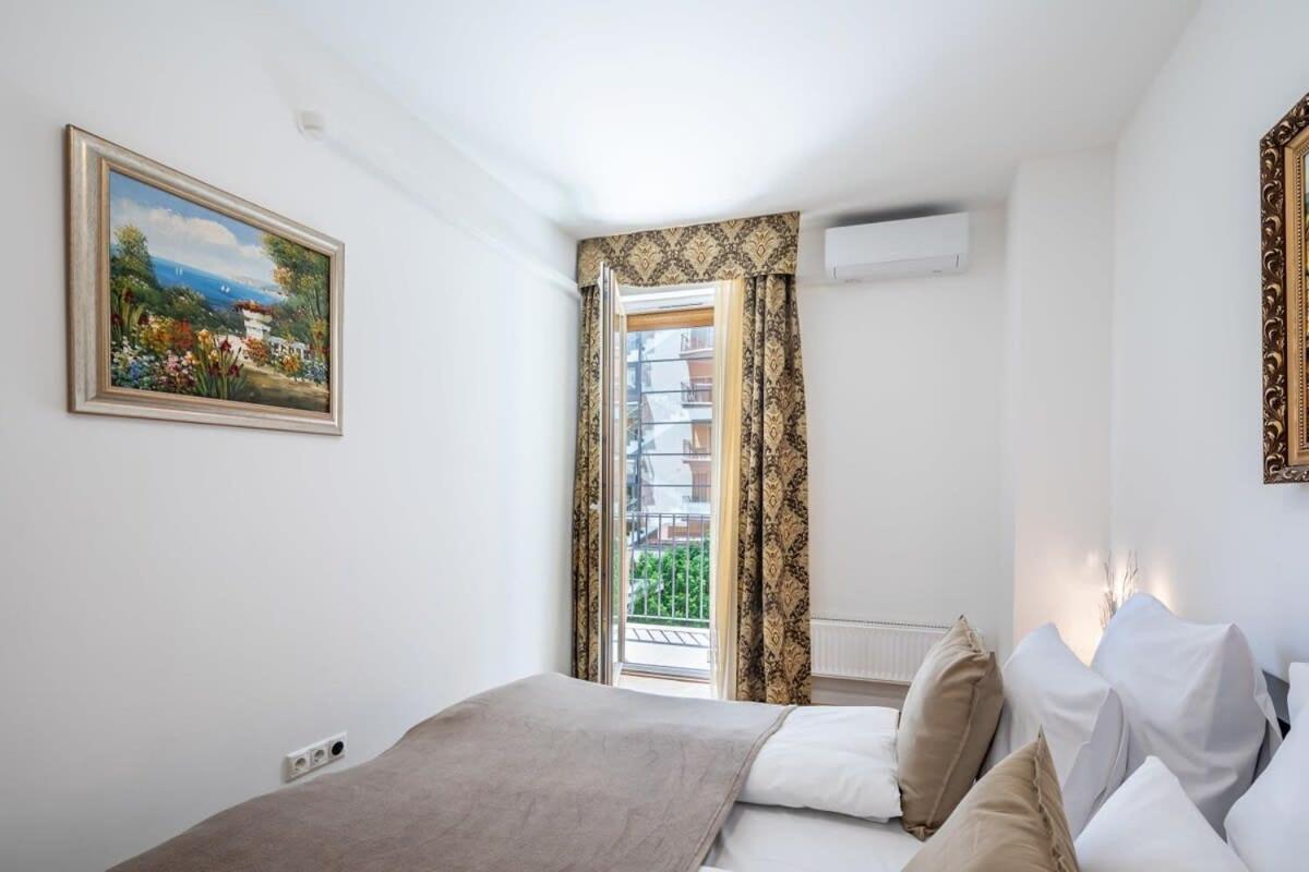 Homey Apartment With Ac And Balcony Budapest Eksteriør billede