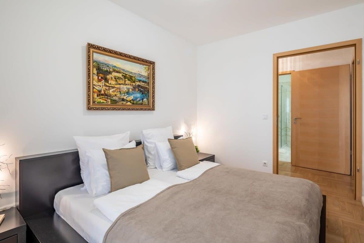 Homey Apartment With Ac And Balcony Budapest Eksteriør billede