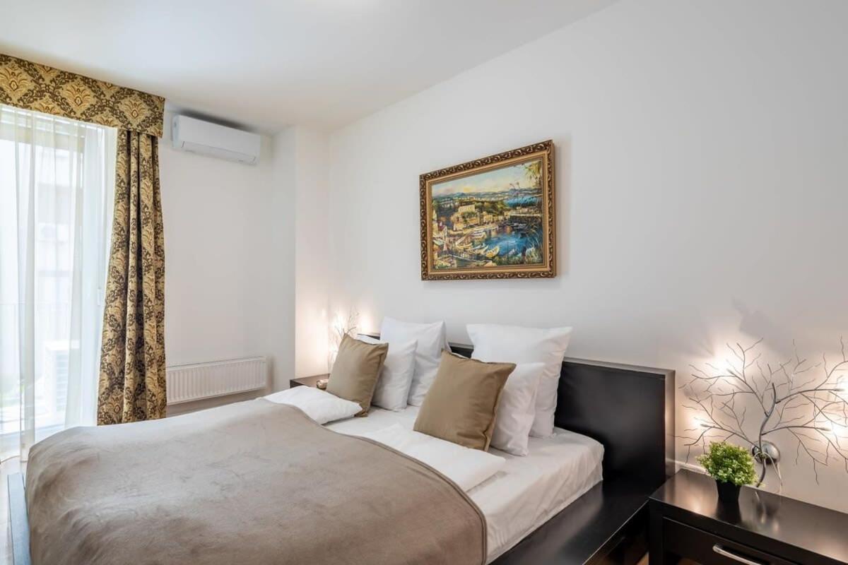 Homey Apartment With Ac And Balcony Budapest Eksteriør billede