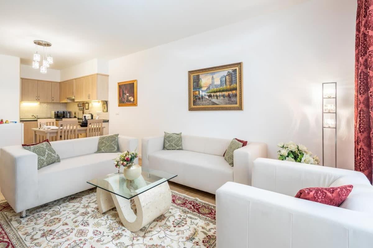 Homey Apartment With Ac And Balcony Budapest Eksteriør billede