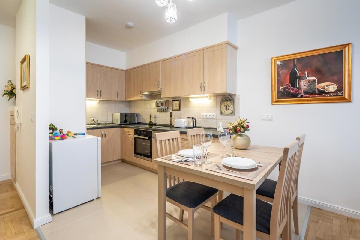 Homey Apartment With Ac And Balcony Budapest Eksteriør billede