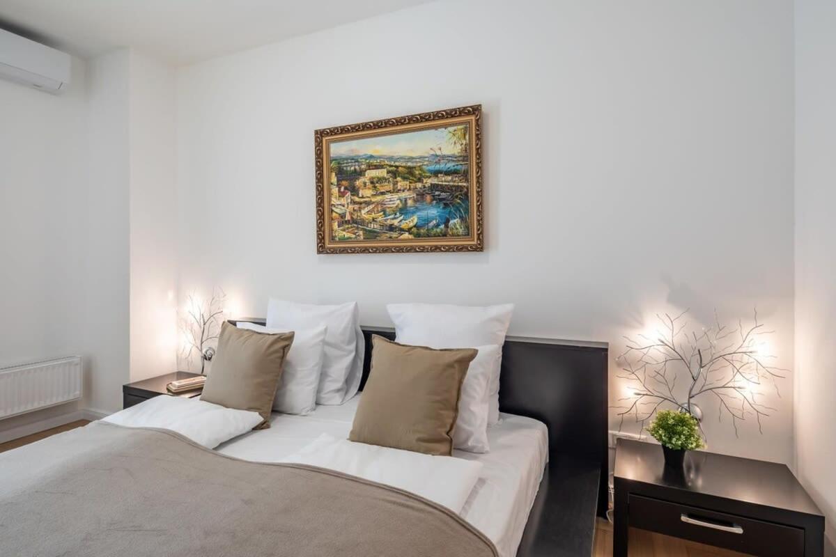 Homey Apartment With Ac And Balcony Budapest Eksteriør billede